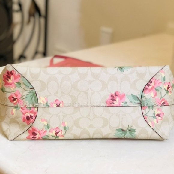 NWT Coach lily floral reversible tote+Wristlet - Picture 3 of 6